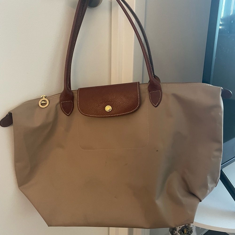 Longchamp Medium tote, use anywhere for any event